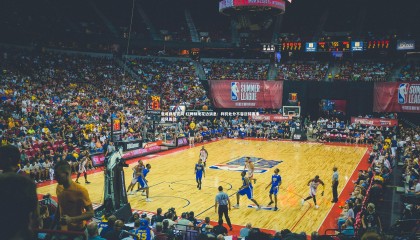 壹号娱乐官网-红牌频现花边消息：判罚处分不容逆转赛事闻风而动